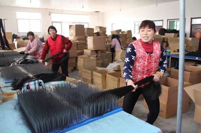 梁山縣“扶貧微工廠”產品揚帆出海，創新廣告設計打開國際銷路